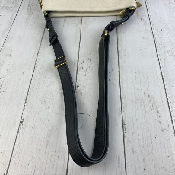 Fossil Ivory Tan Preston Pebble Cowhide Leather Crossbody Bag - Picture 11 of 15